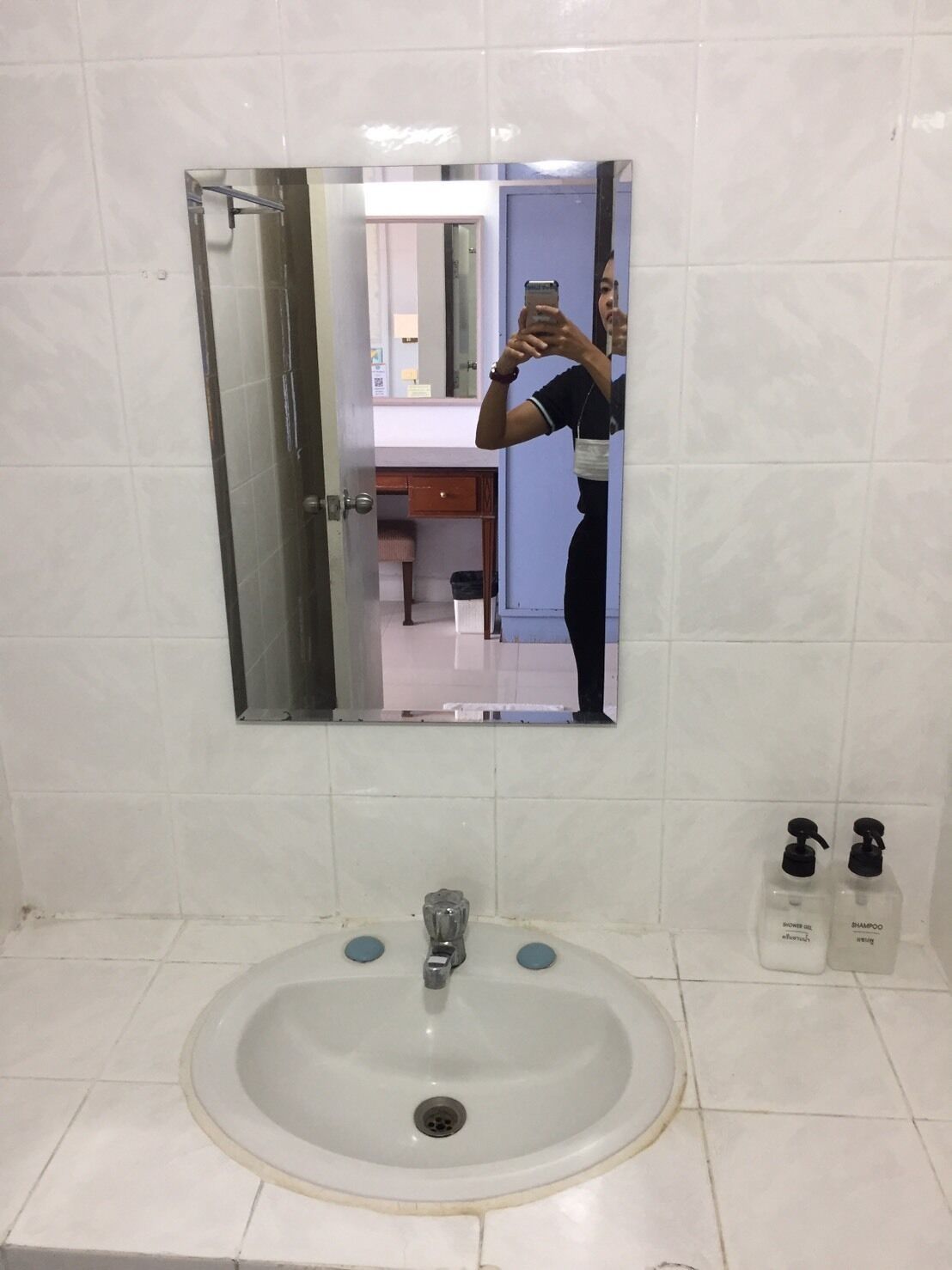 Standard Room | Bathroom | Shower, free toiletries, towels