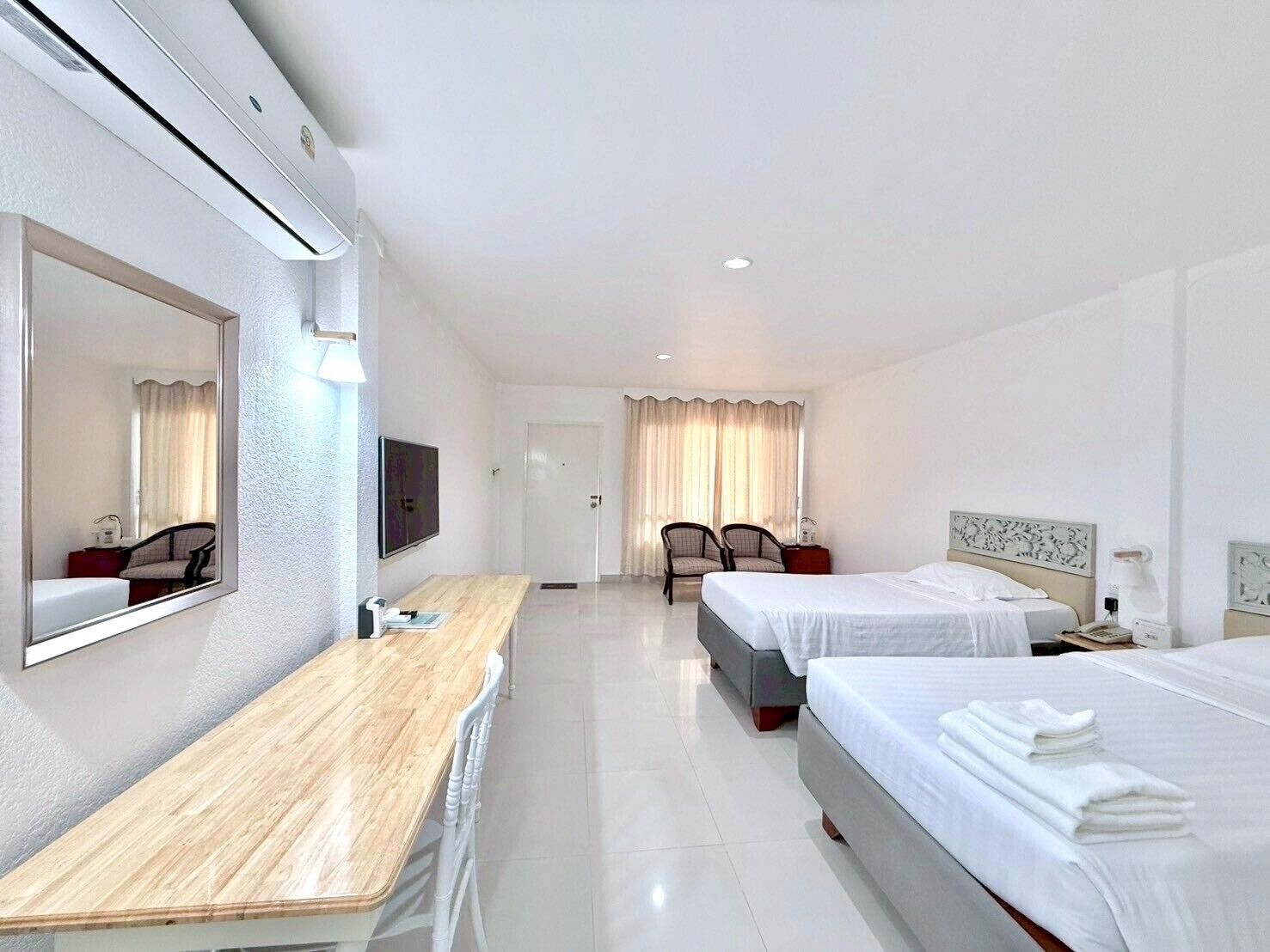 스탠다드룸 | 책상, 무료 WiFi