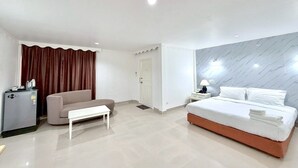 Suite | 書桌、免費無線上網