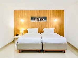 Suite | Desk, free WiFi
