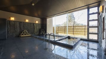 Indoor spa tub