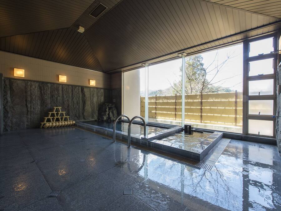 Indoor spa tub