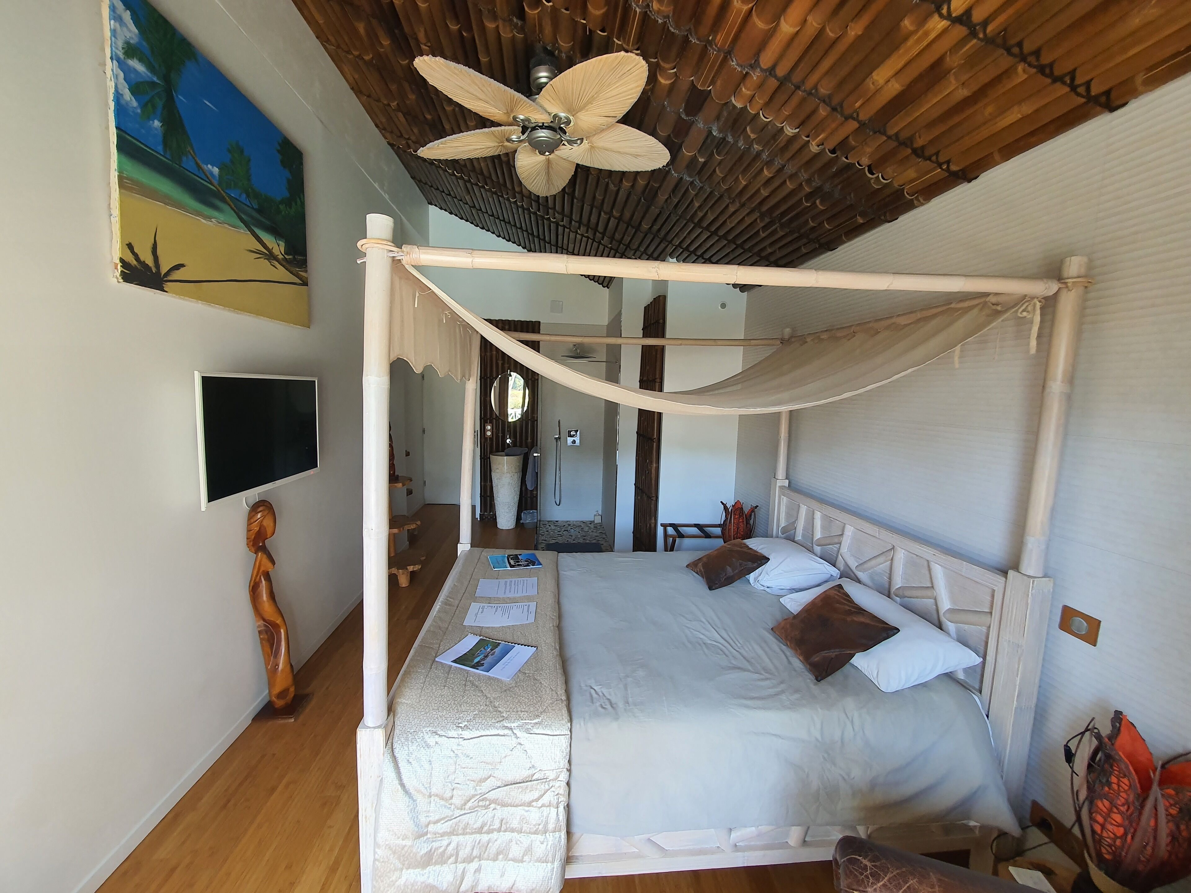 Chambre Double MOOREA, Vue Golf et Piscine | Minibar, ameublement personnalisé, chambres insonorisées