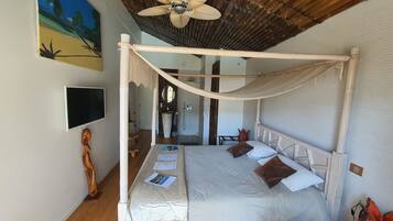 Chambre Double MOOREA, Vue Golf et Piscine | Minibar, ameublement personnalisé, chambres insonorisées