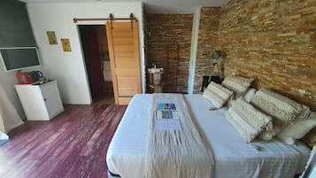 Double Room CUBA, Garden View | Minibar, individually furnished, soundproofing, rollaway beds