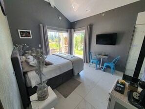 Double Room MIAMI, Golf and Pool View | Minibar, individually furnished, soundproofing, rollaway beds