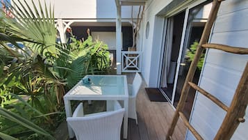 Double Room CUBA, Garden View | Minibar, individually furnished, soundproofing, rollaway beds