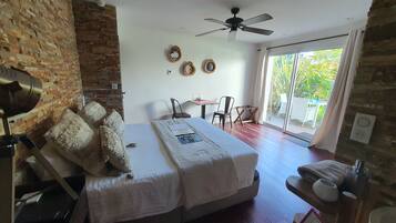 Chambre Double CUBA, Vue Jardin | Minibar, ameublement personnalisé, chambres insonorisées