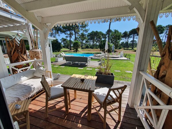 Double Room MIAMI, Golf and Pool View | Minibar, individually furnished, soundproofing, rollaway beds