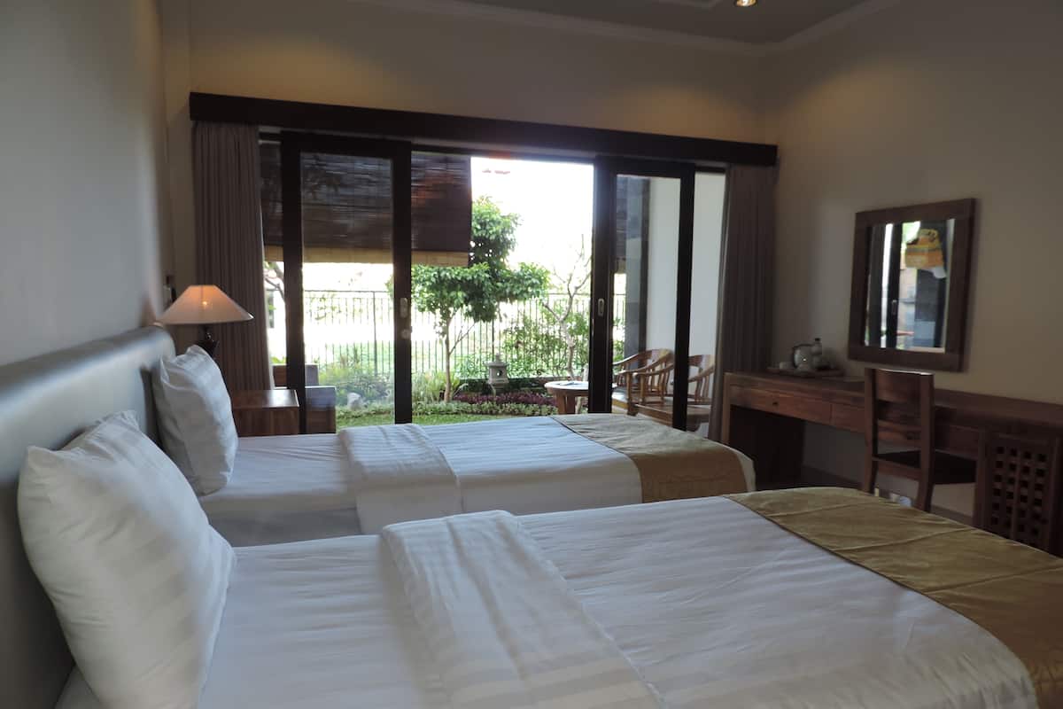 Minibar, odada kasa, masa, portatif/ilave yatak