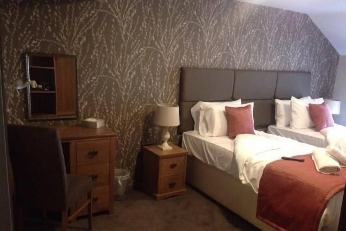 Free rollaway beds, free WiFi