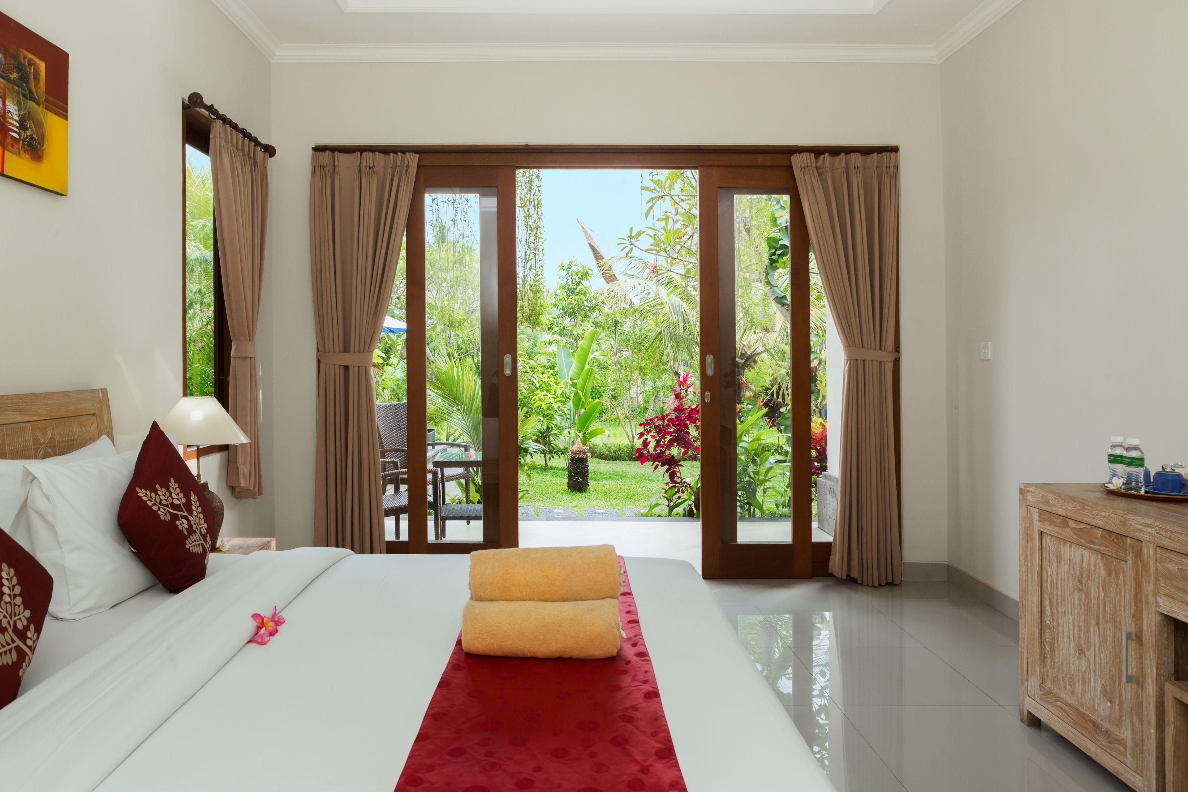 deluxe room, 1 bedroom | desk, blackout curtains, rollaway beds, free wifi