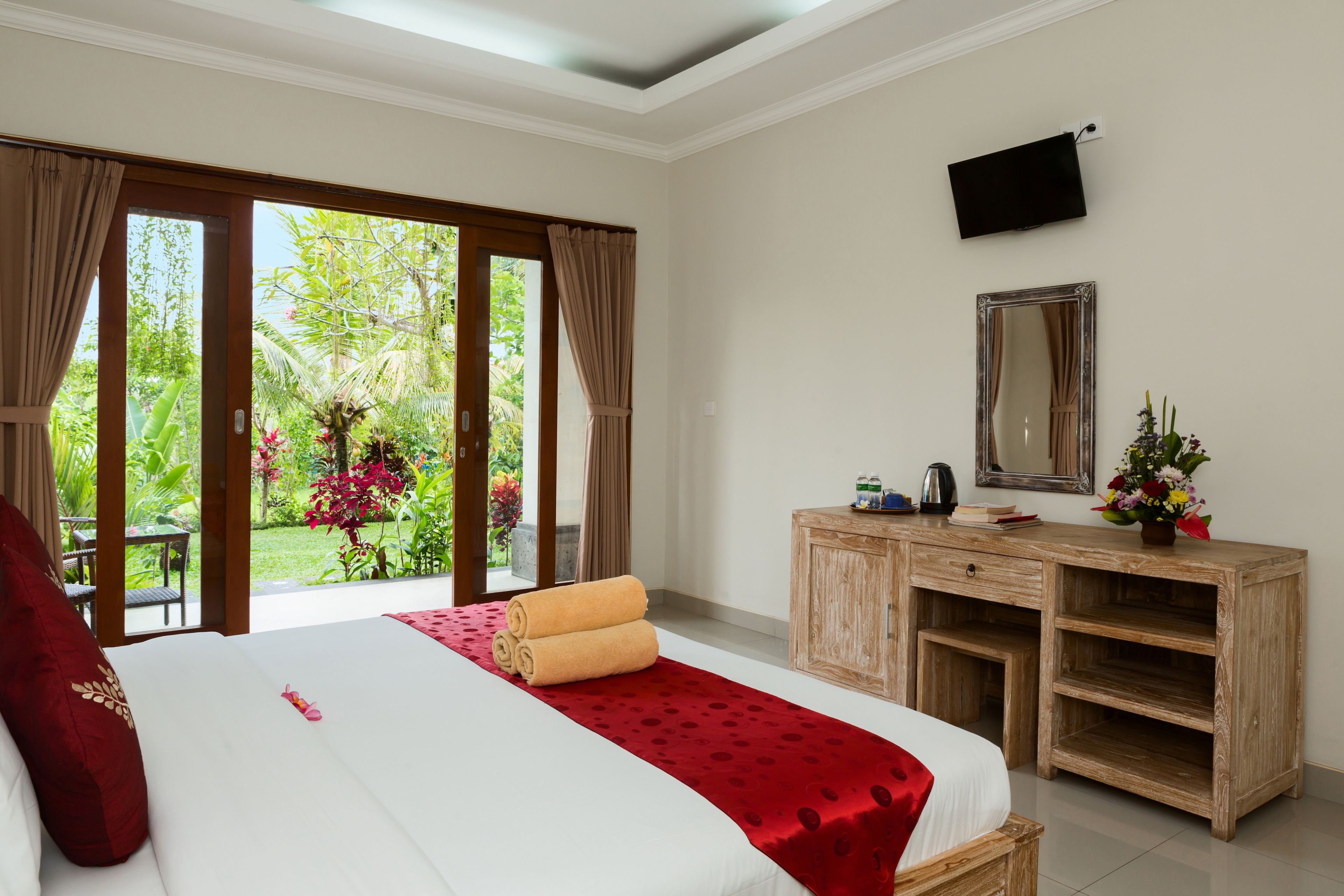 deluxe room, 1 bedroom | desk, blackout curtains, rollaway beds, free wifi