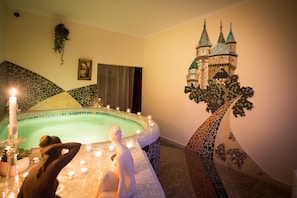 Indoor spa tub