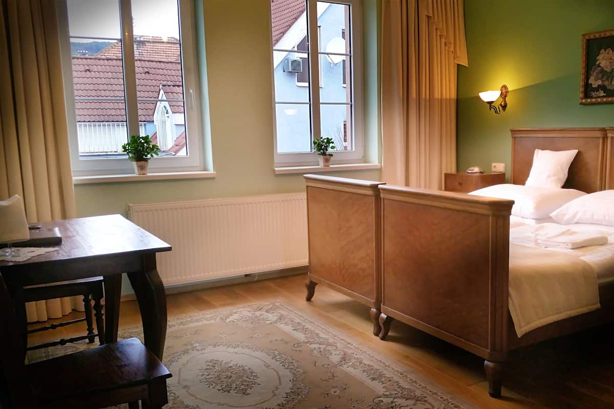 Ropa de cama hipoalergénica, minibar y decoración personalizada
