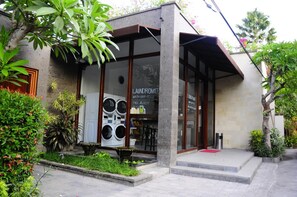 Exterior - Puri Mesari Suites (Denpasar)