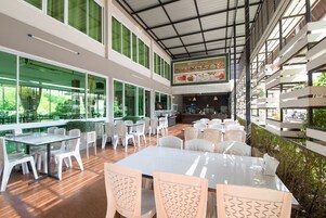 Café da manhã, almoço e jantar; culinária tailandesa 