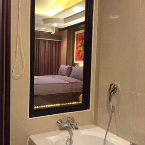 Suite | อ่างอาบน้ำแบบแช่ตัว
