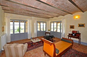 Villa, 4 Bedrooms | Living area | 32-inch flat-screen TV with digital channels, TV - Villa Cristiana (Proceno)