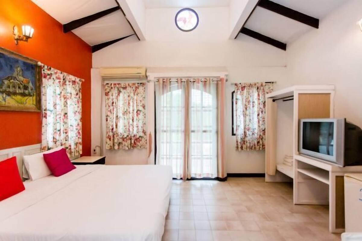 In-room safe, desk, blackout drapes, bed sheets