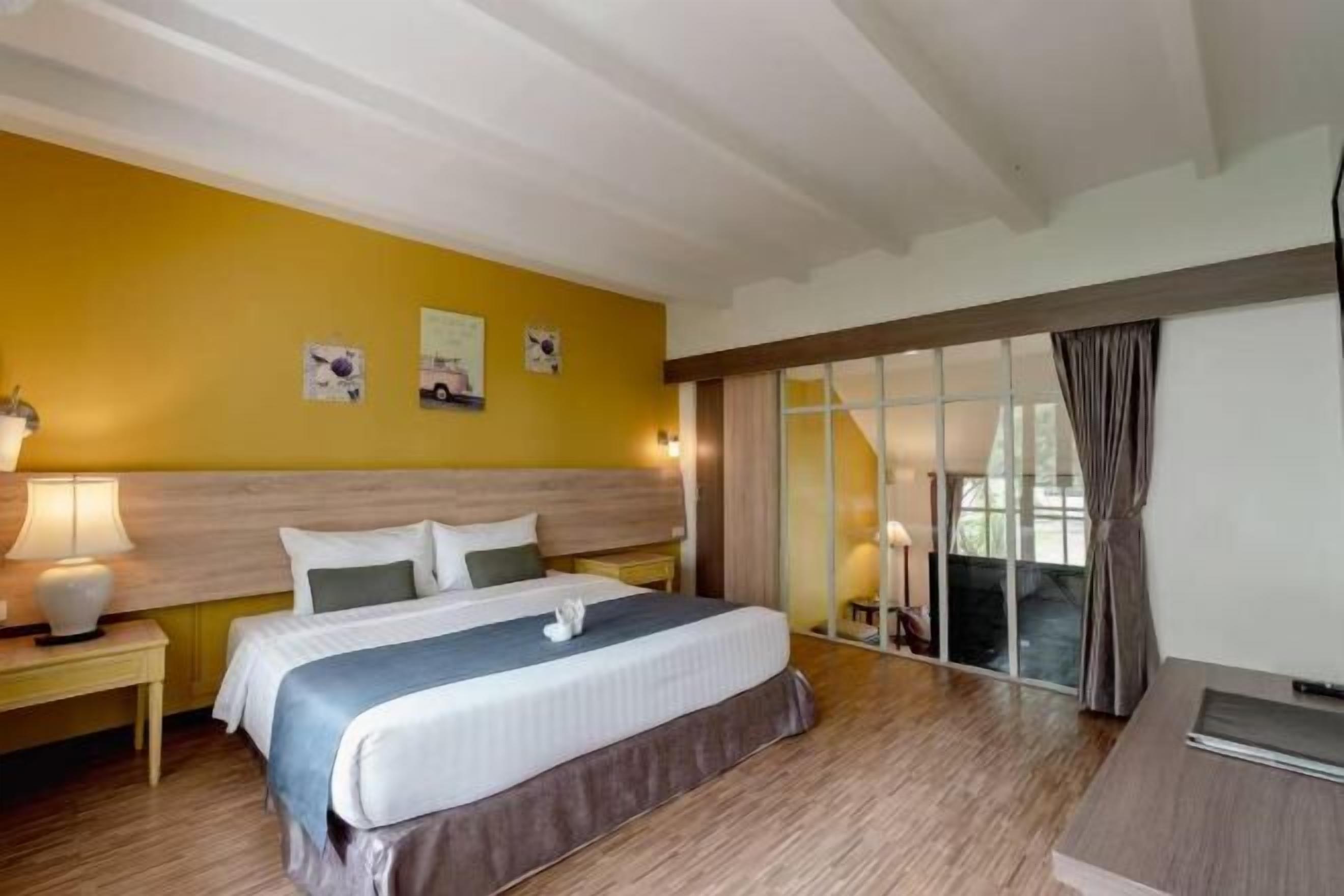 In-room safe, desk, blackout drapes, bed sheets