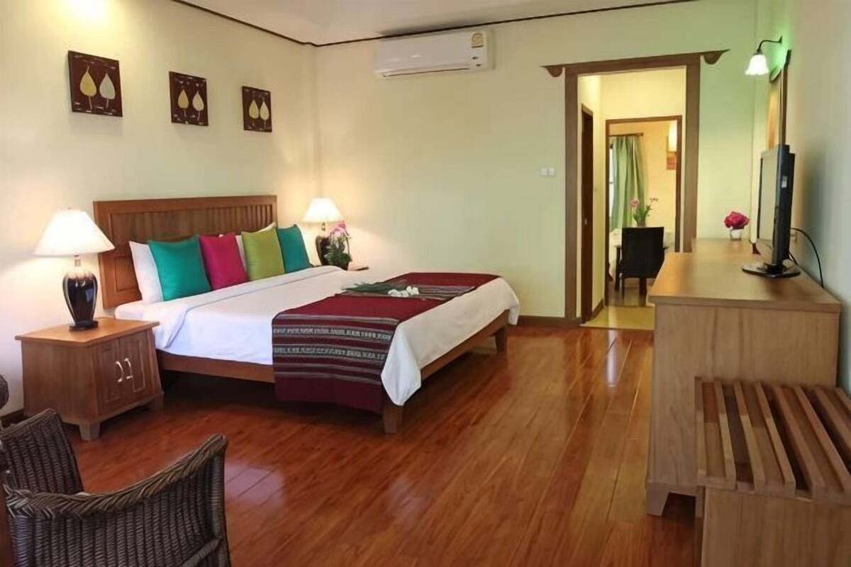 In-room safe, desk, blackout drapes, bed sheets