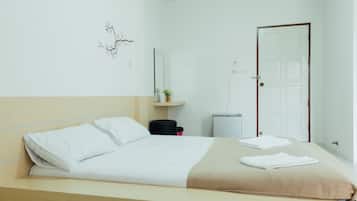 King Room | Desk, rollaway beds, free WiFi