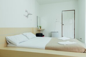 King Room | Desk, rollaway beds, free WiFi - Cheaper Room (Surat Thani)