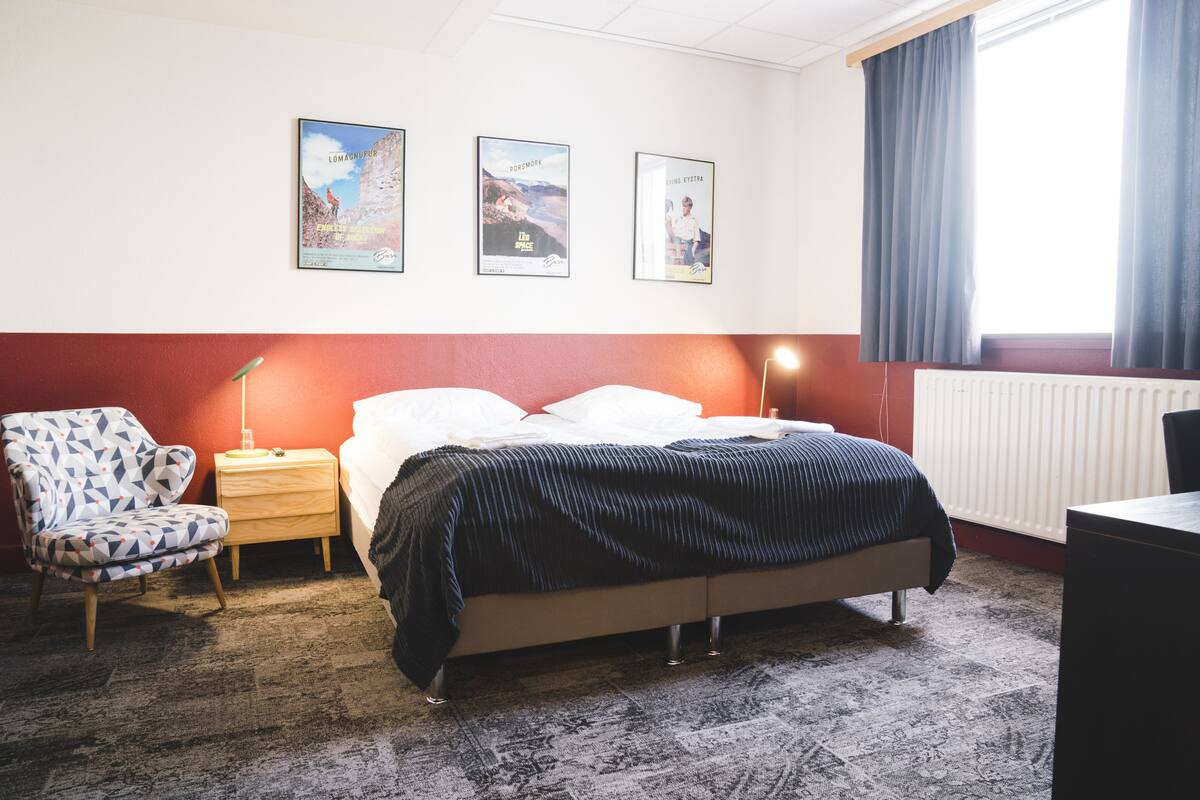 Hypo-allergenic bedding, blackout curtains, free WiFi