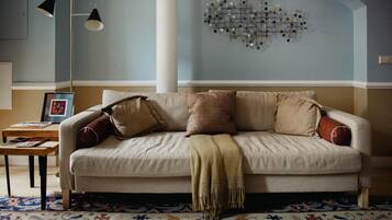 Televisión de pantalla plana y estación para iPod