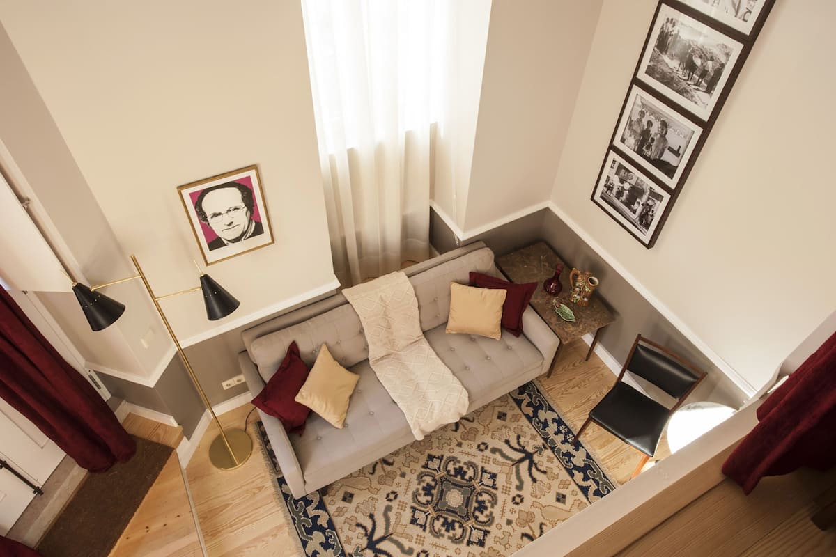 Duplex (Studio) | Living area | Flat-screen TV, iPod dock