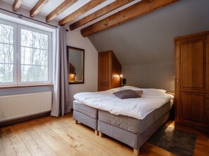 Comfort Double or Twin Room | Premium bedding, in-room safe, desk, iron/ironing board - Auberge d'Alle (Vresse-sur-Semois)
