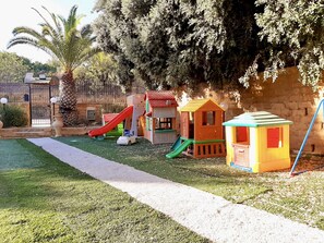 Khu vui chơi trẻ em - ngoài trời