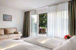 2 bedrooms, in-room safe, desk, soundproofing