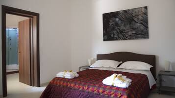 Suite Deluxe | Biancheria da letto di alta qualità, minibar, una scrivania