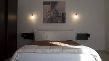 Habitación doble Confort, en el área del jardín | Ropa de cama de alta calidad, minibar y escritorio