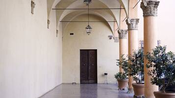 Cour
