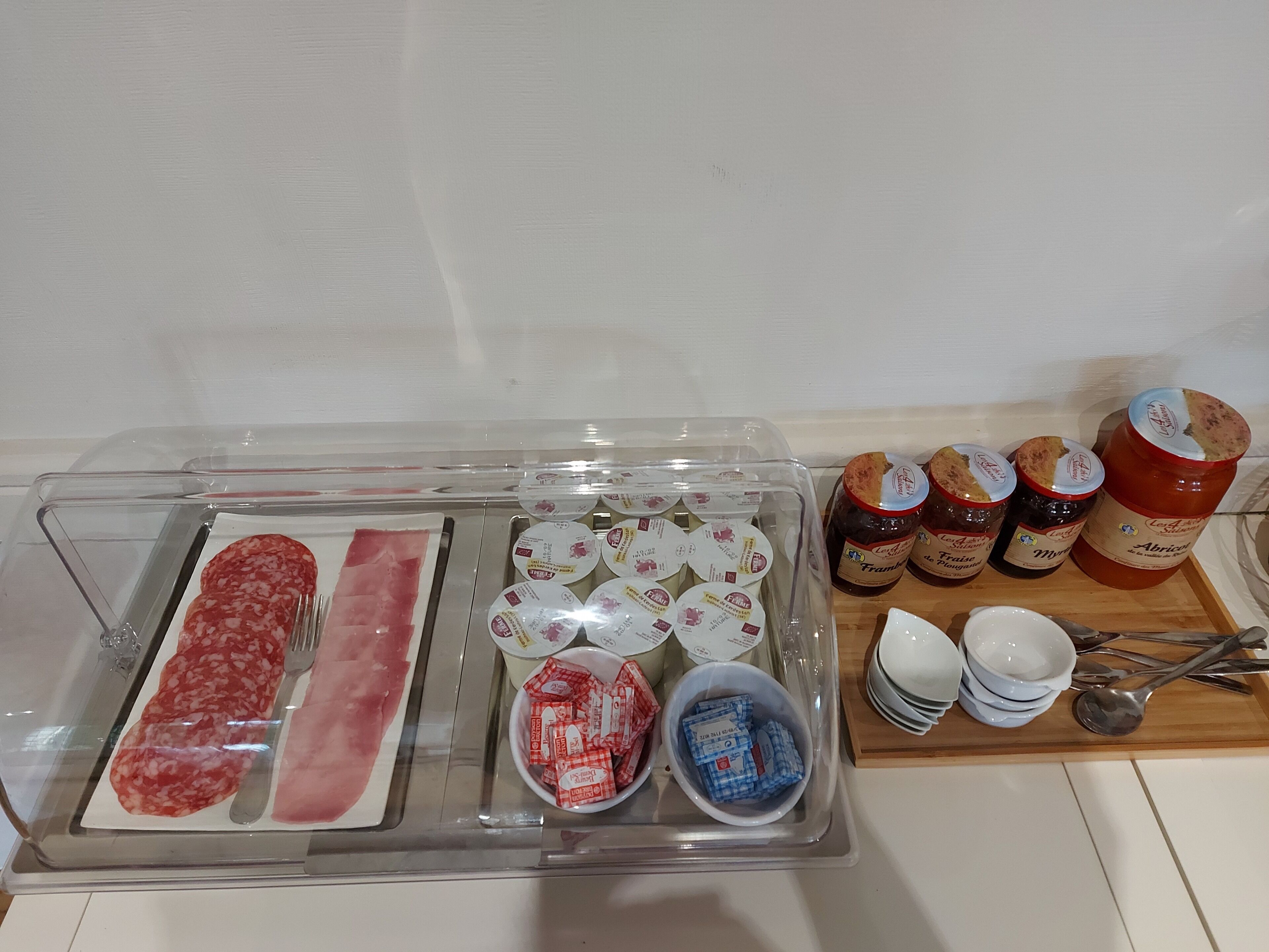 daily buffet breakfast (eur 9.5 per person)