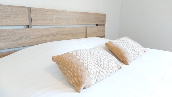 Desk, laptop workspace, free WiFi, bed sheets
