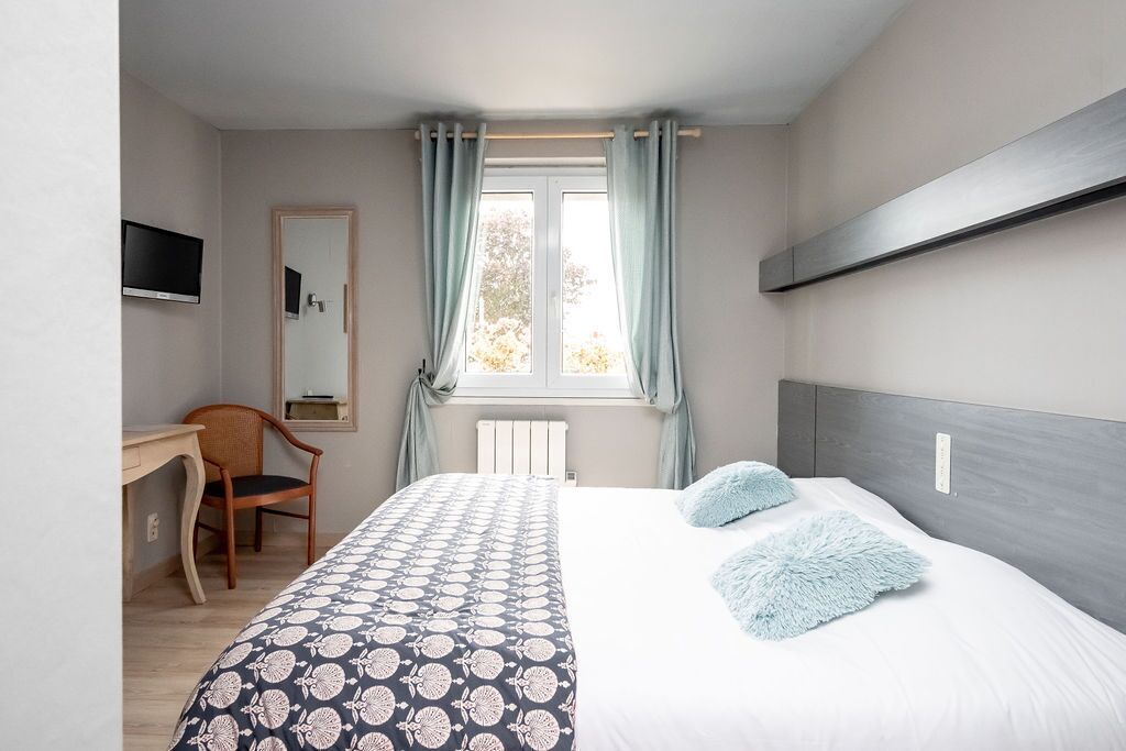 comfort double or twin room | 1 bedroom, in-room safe, desk, laptop workspace