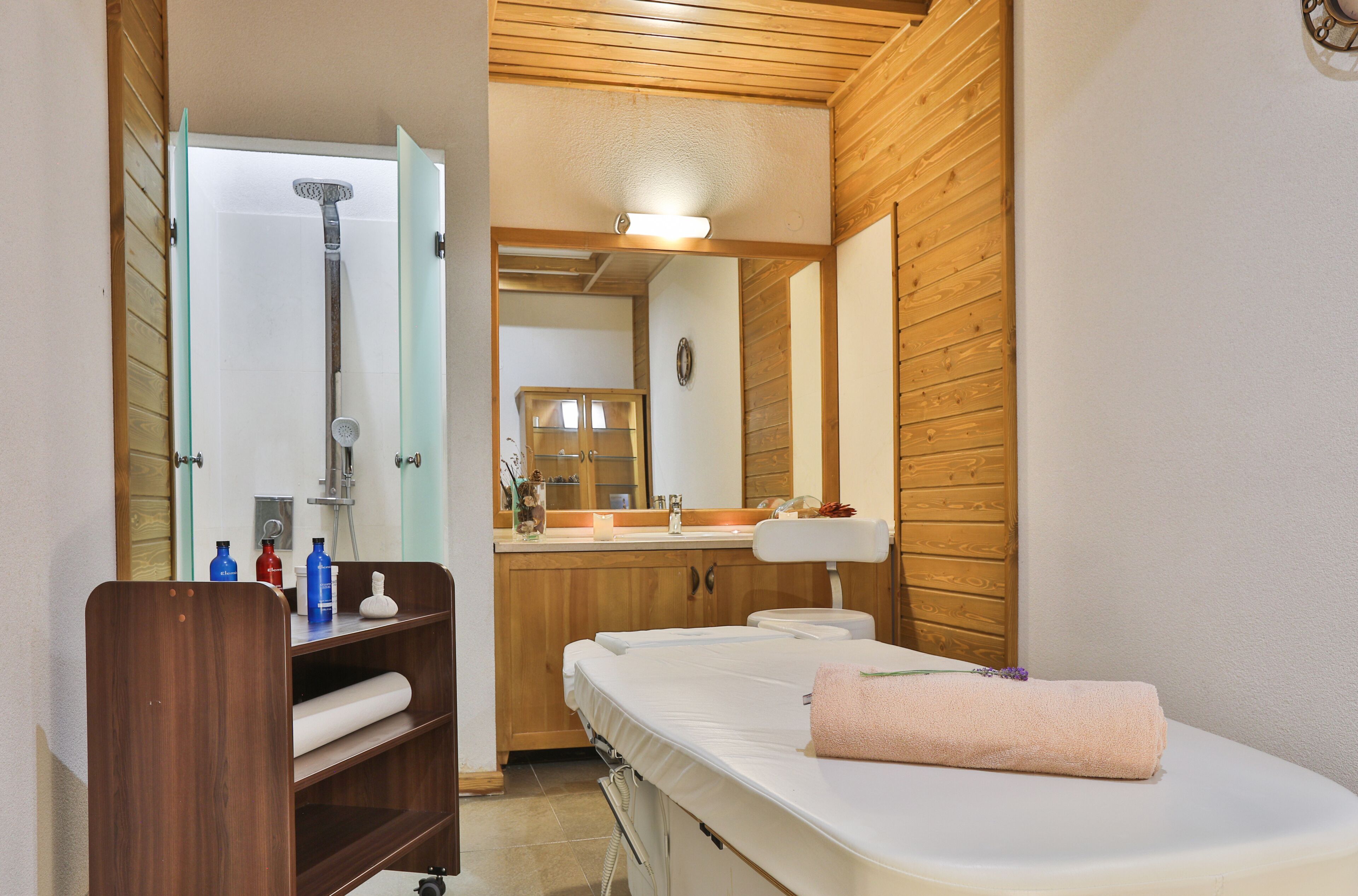 couples treatment room(s), sauna, steam room, body treatments