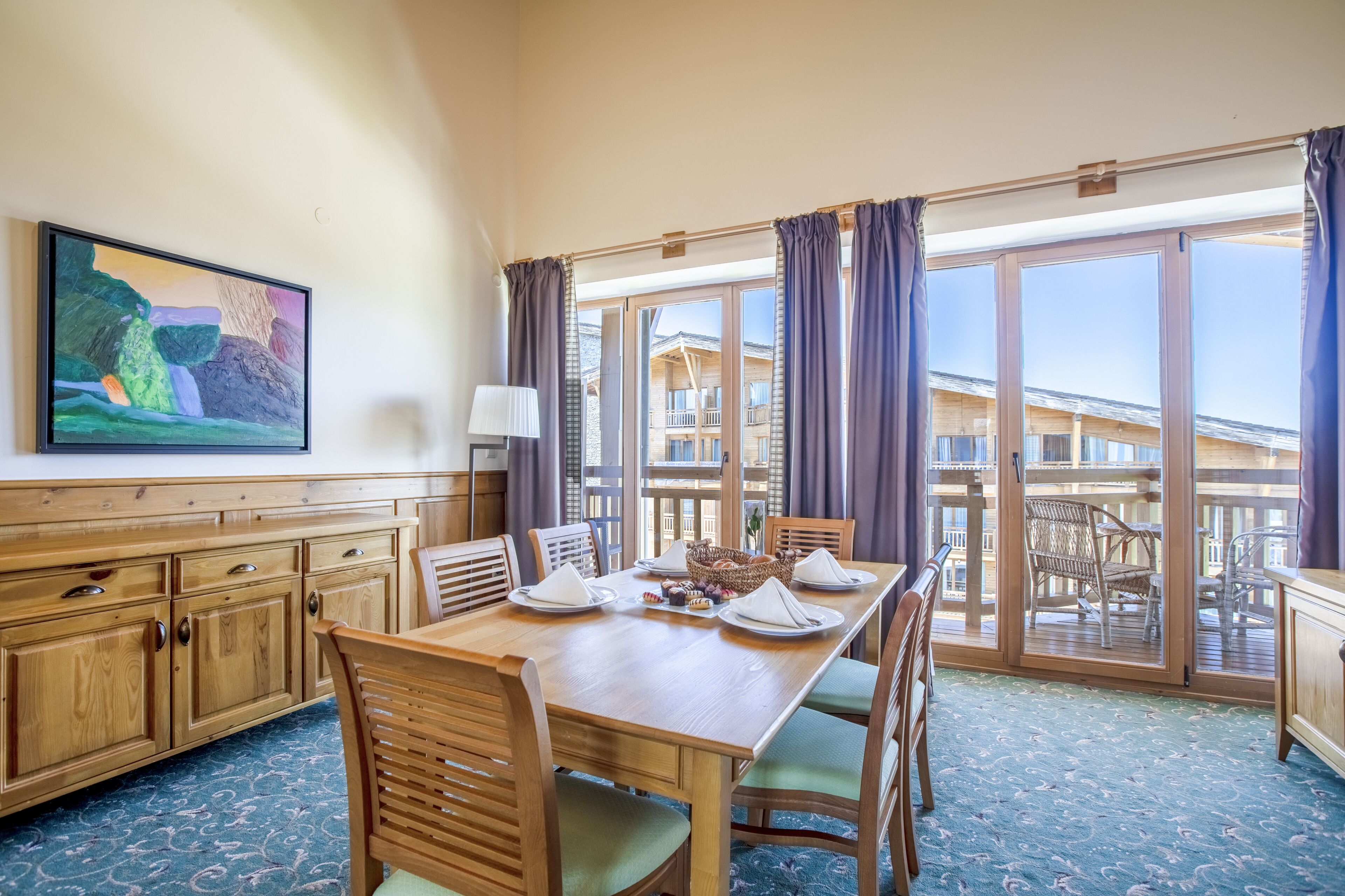 deluxe suite, 2 bedrooms | living area | plasma tv