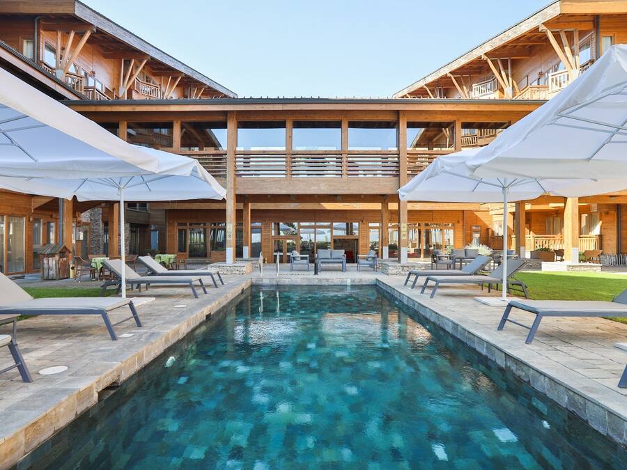 Couples treatment rooms, sauna, steam room, body treatments, body scrubs