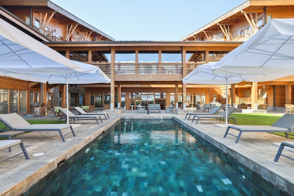 Couples treatment room(s), sauna, steam room, body treatments