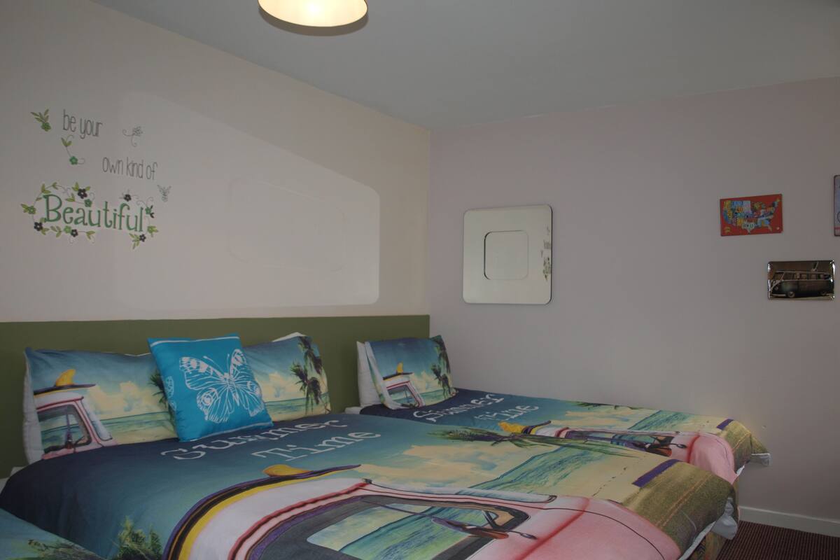 Basic Quadruple Room, Multiple Beds | Desk, iron/ironing board, free cots/infant beds, rollaway beds