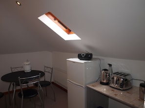 Daily full breakfast (EUR 7 per person)