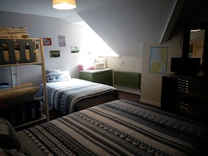Basic Quadruple Room, Multiple Beds | Desk, iron/ironing board, free cots/infant beds, rollaway beds