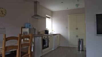 Apartment, 2 Bedrooms, Accessible | Private kitchenette