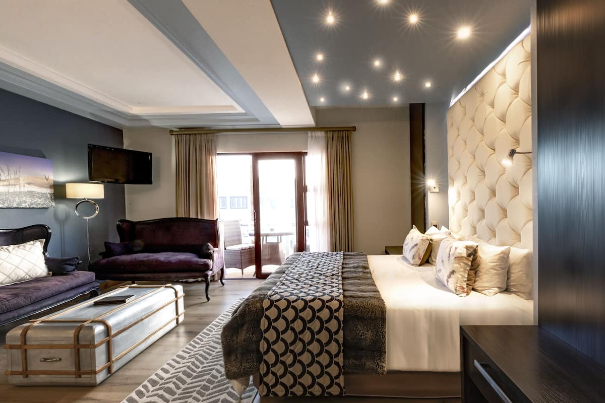 Superior Double Room, 1 King Bed, Partial Sea View