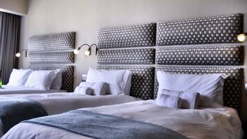 标准村舍 (Family) | 客房内保险箱、办公桌、隔音、免费 WiFi